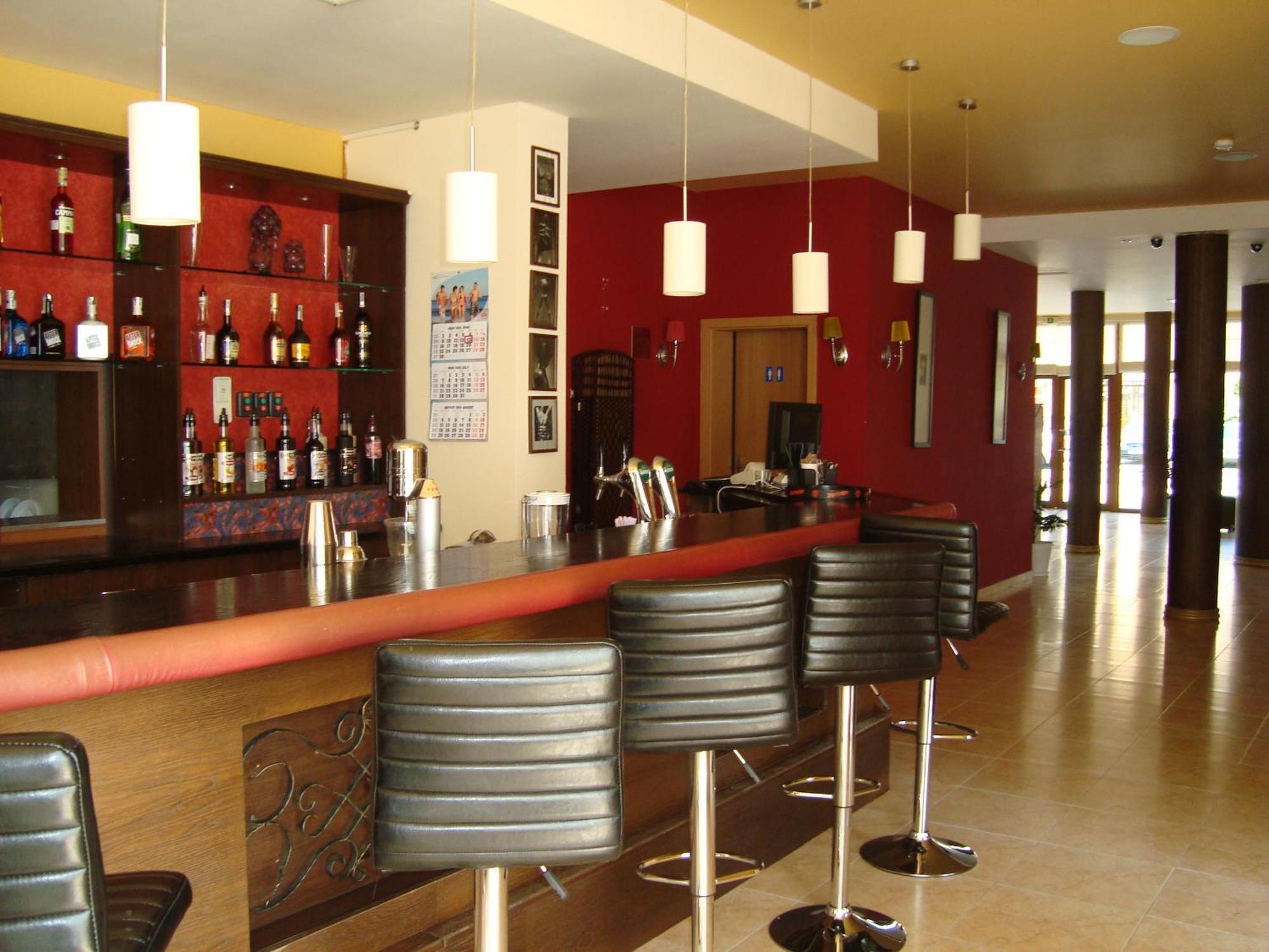 Complex Sunny Dreams Aparthotel Pantai Sunny Bagian luar foto