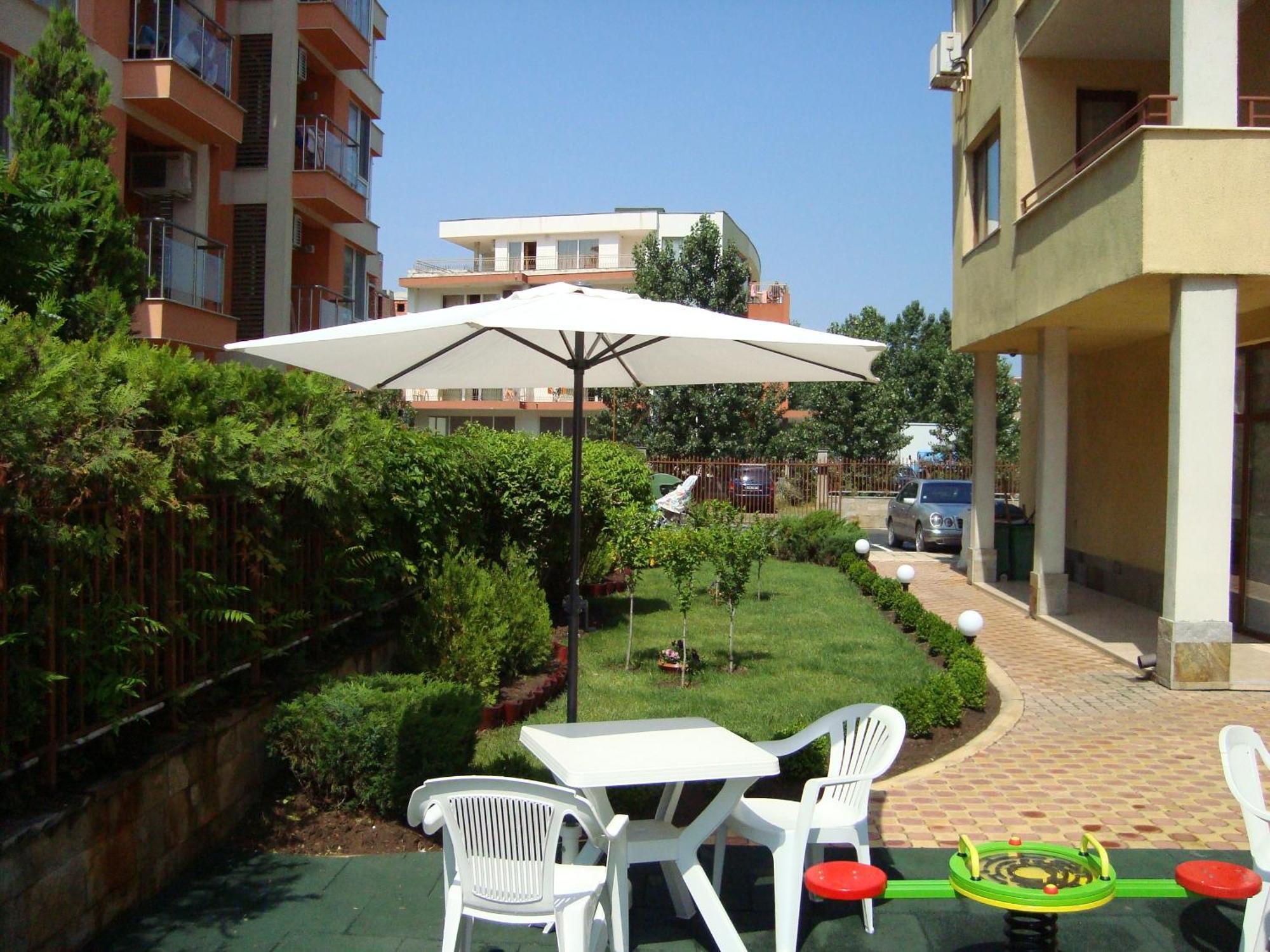 Complex Sunny Dreams Aparthotel Pantai Sunny Bagian luar foto