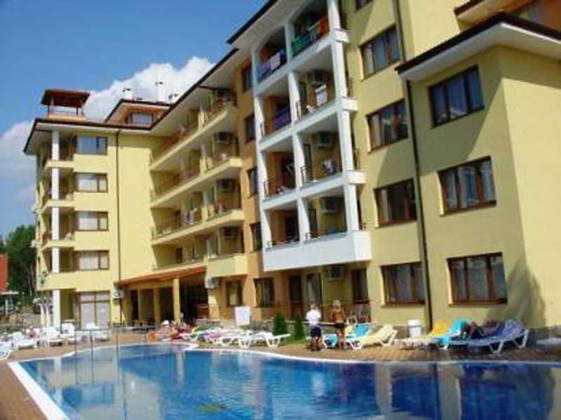 Complex Sunny Dreams Aparthotel Pantai Sunny Bagian luar foto
