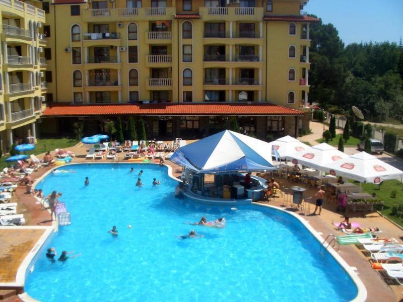 Complex Sunny Dreams Aparthotel Pantai Sunny Bagian luar foto
