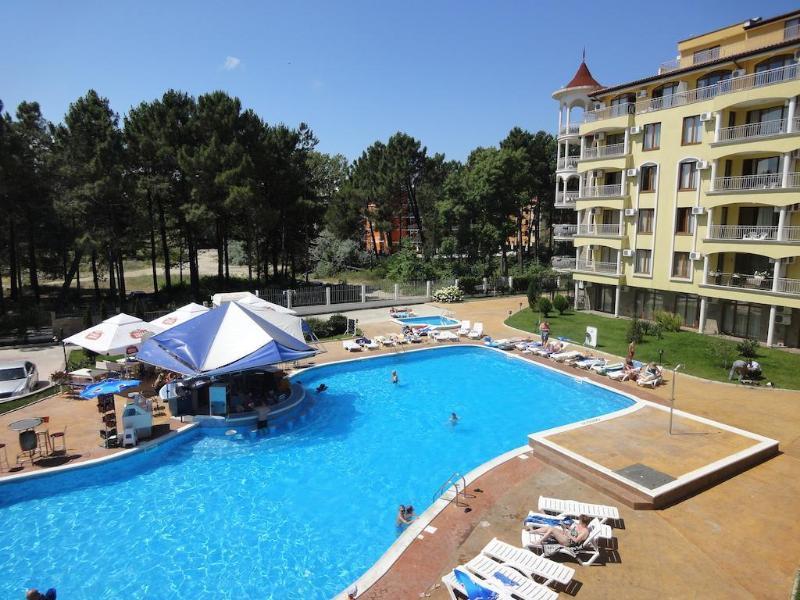 Complex Sunny Dreams Aparthotel Pantai Sunny Bagian luar foto