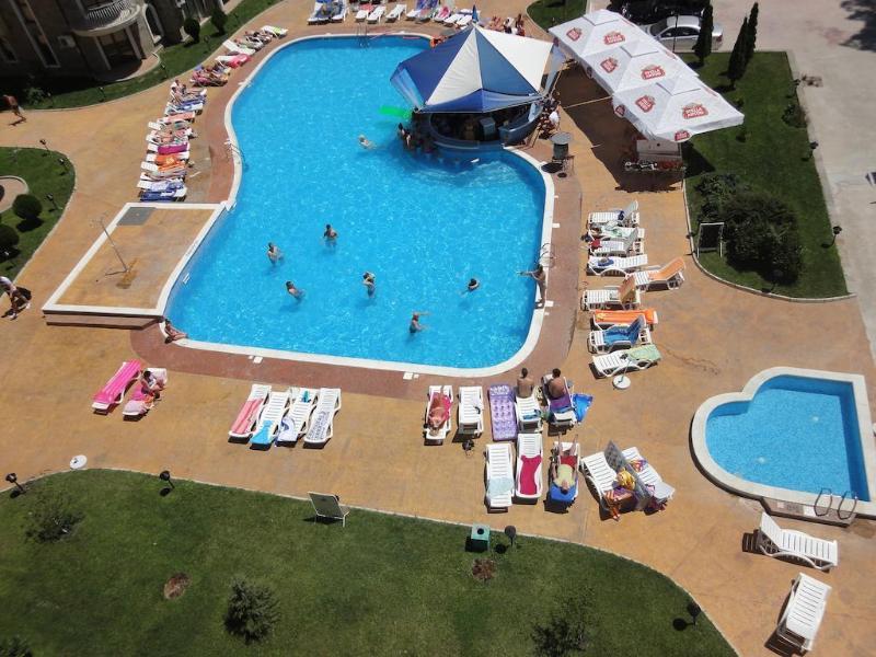 Complex Sunny Dreams Aparthotel Pantai Sunny Bagian luar foto